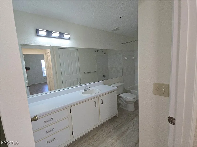 11500 Villa Grand #316 — Photo 13