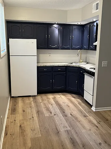 2400 S Detroit Ave #4 Photo 1