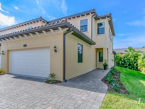 4th image of 735 Lanai Cir APT 102