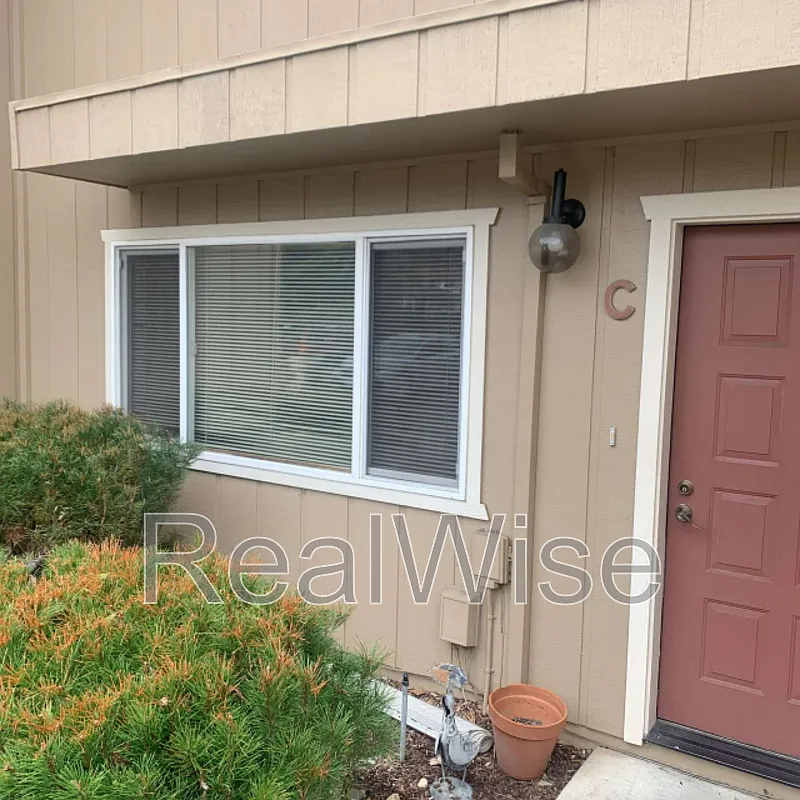 2 bed, 1.5 bath, $1,450 — Photo 2