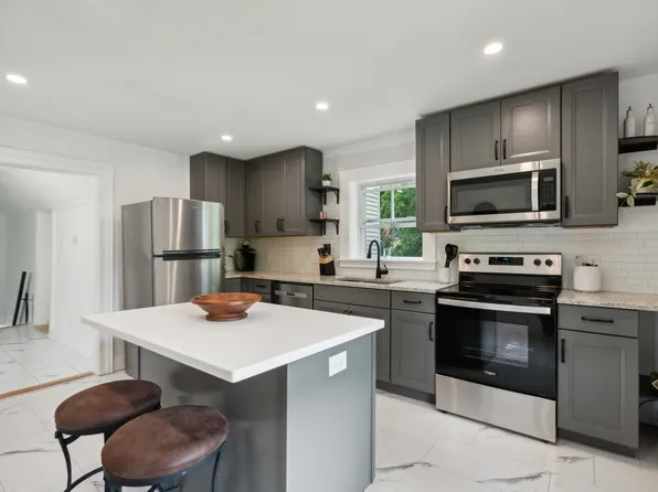 34 Revere St APT 2, Portland, ME 04103