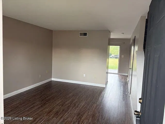 2 bed, 1.5 bath, 928 sqft, $1,200 — Photo 3