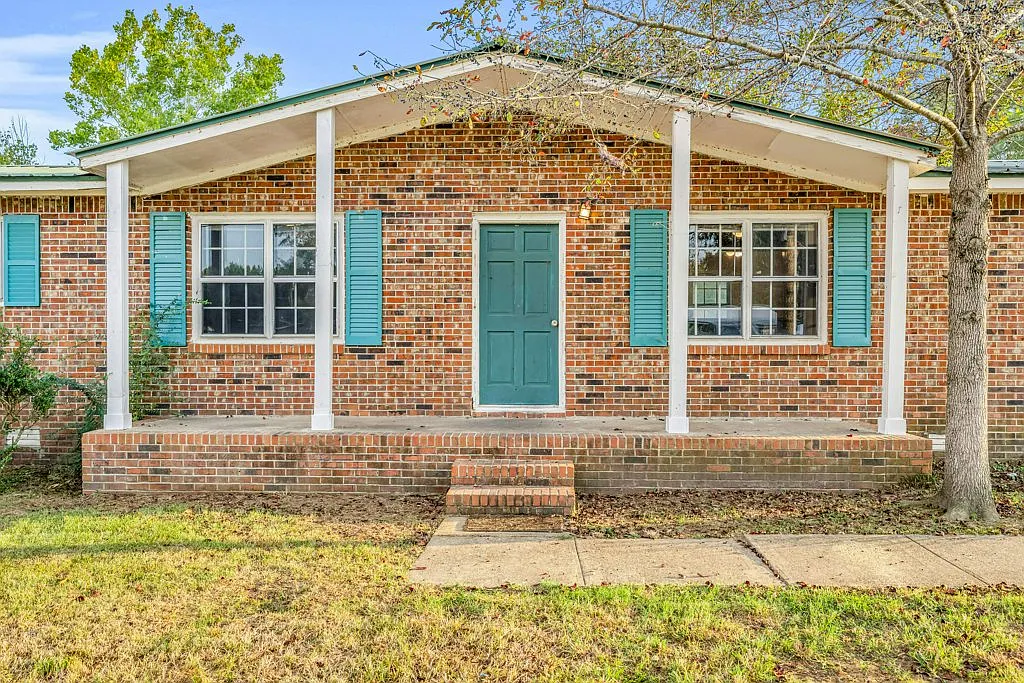 3 bed, 1317 sqft, $1,195 — Photo 1