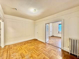 2460 27th St #1F, Astoria, NY 11102