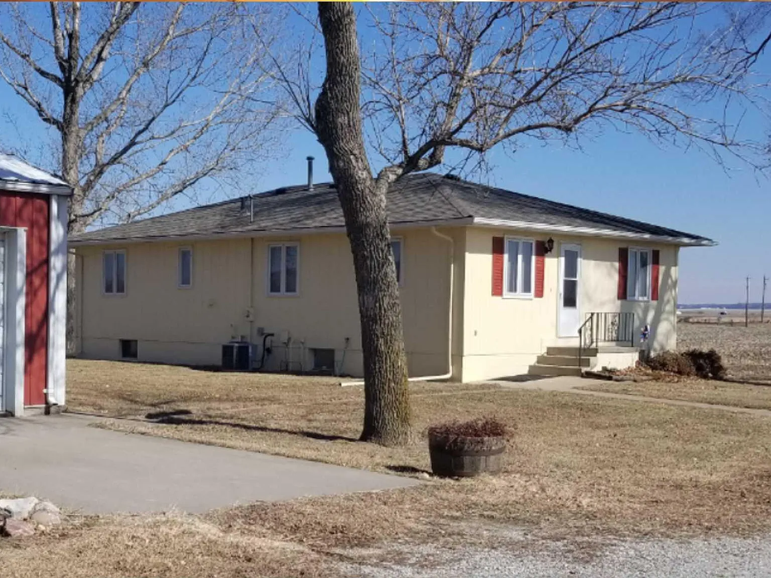 3 bed, 1.5 bath, 2200 sqft, $1,850 — Photo 2