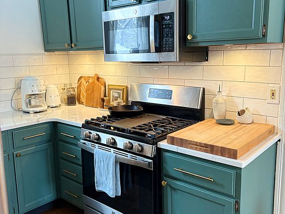 5th image of 558 Fountain St NE #1