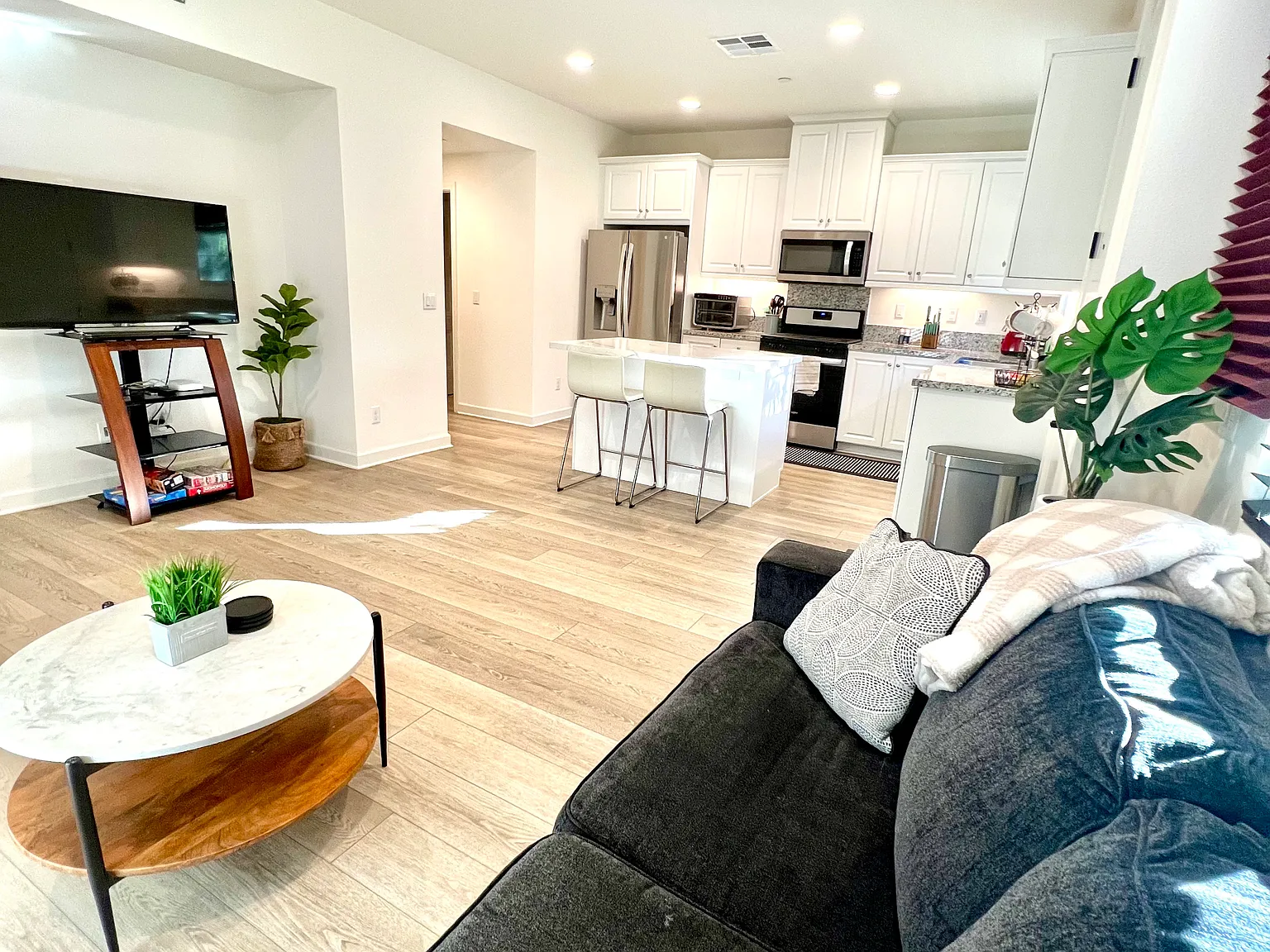 371 Sunrise Ln — Photo 2