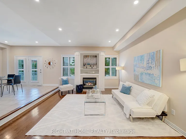 1030 Lonsdale Ln — Photo 5