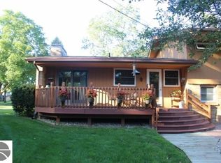 1007 Falkirk Rd, Alma, MI 48801