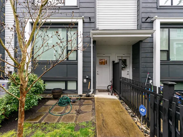 2277 Oak Meadows Dr #180, Surrey, BC V3Z 0W6