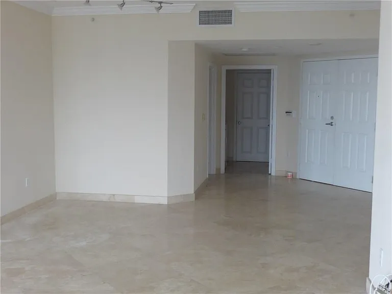 100 Birch Rd #1106B — Photo 16