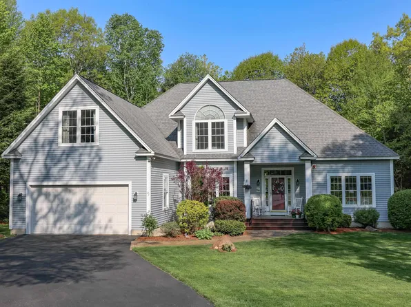 27 Farrwood Drive, Hooksett, NH 03106