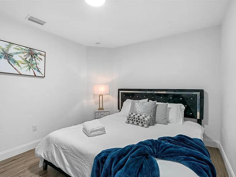 3717 E Clifton St — Photo 64