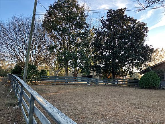 3rd image of 215 Chambers St