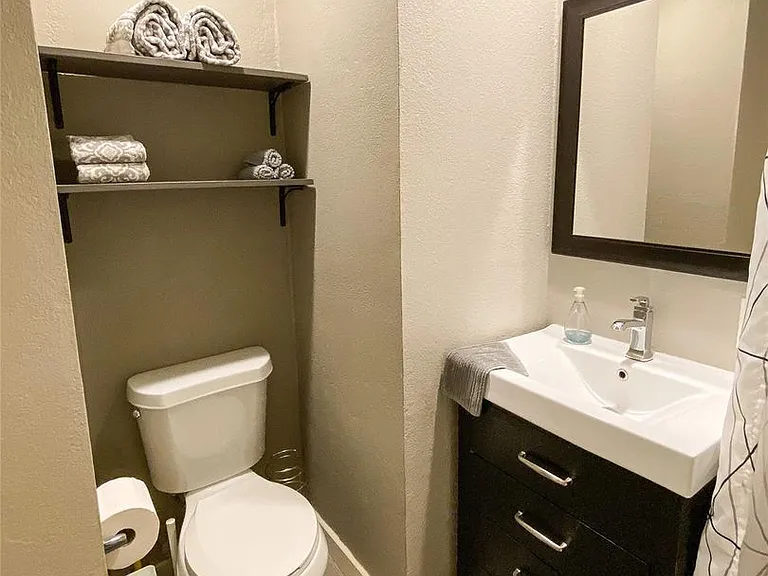 10652 Cayuga Dr — Photo 2