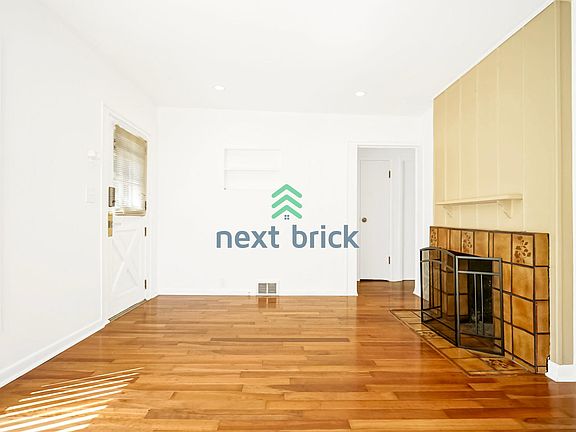 4th image of 10720 14th Ave NE
