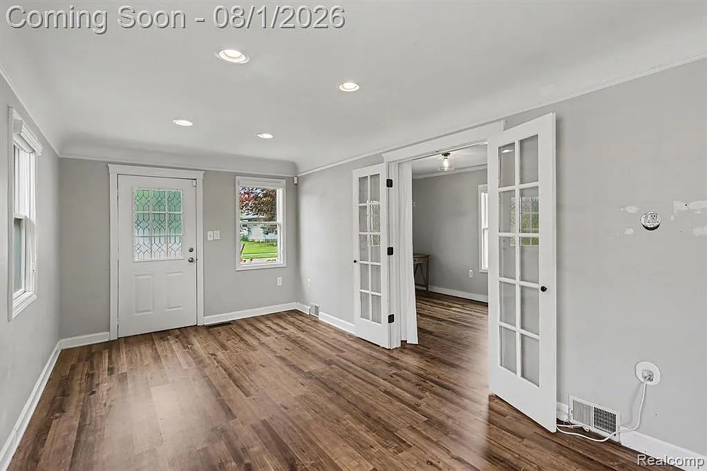 4 bed, 2.0 bath, 1366 sqft, $3,200 — Photo 3