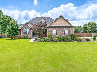 433 Whitcliff Dr, Cave Springs, AR 72718