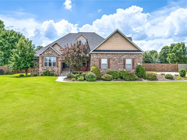 433 Whitcliff Dr, Cave Springs, AR 72718