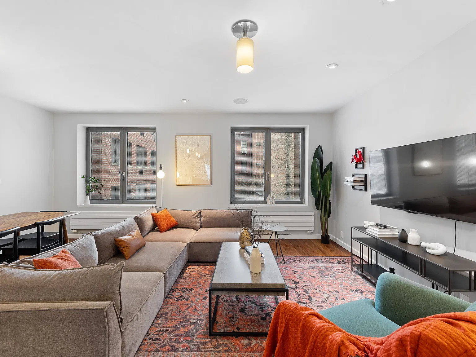 459 W 44th St — Photo 2