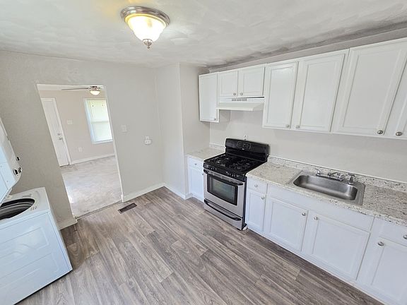 4th image of 28 Carver Cir