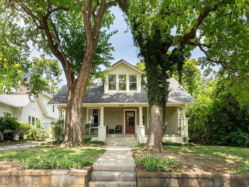 2526 Blair Blvd #B