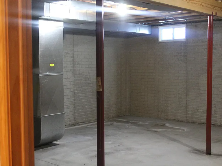 4805 Russell St — Photo 16