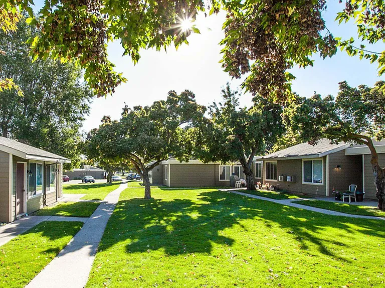 Park View Apartments — Photo 18