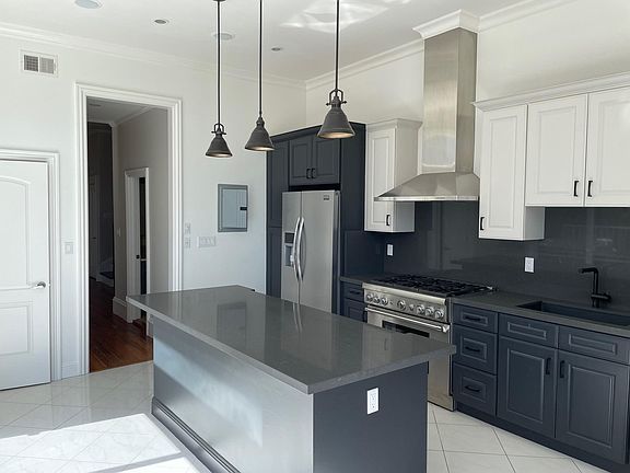 2nd image of 1012 Divisadero St #1