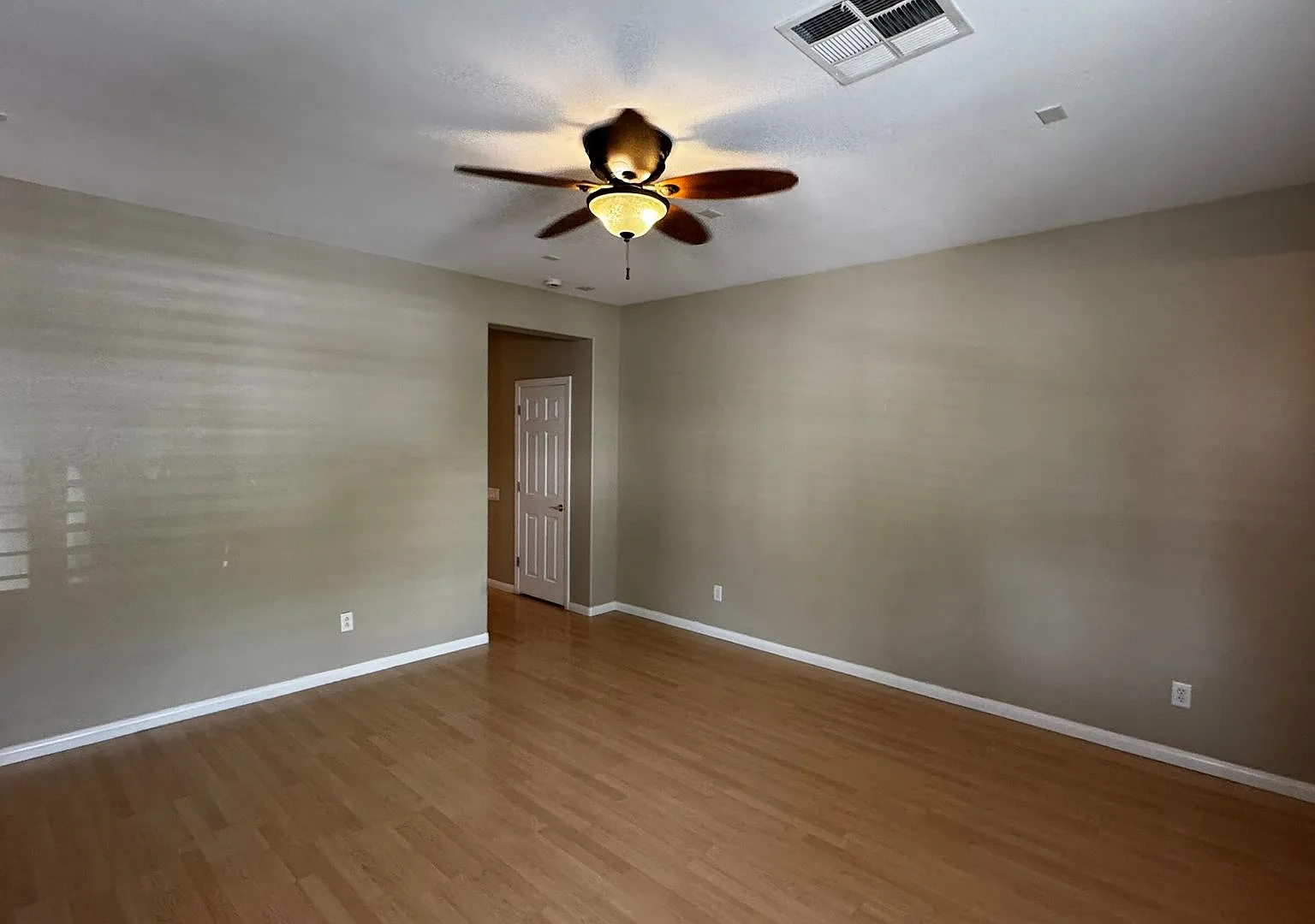 Upscale Executive Living — Photo 4