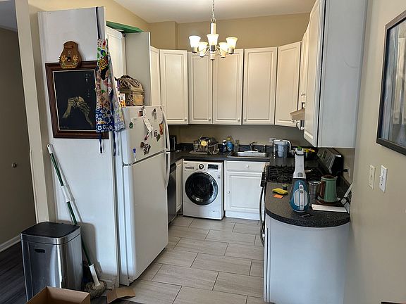 5th image of 1648 W Ontario St #3
