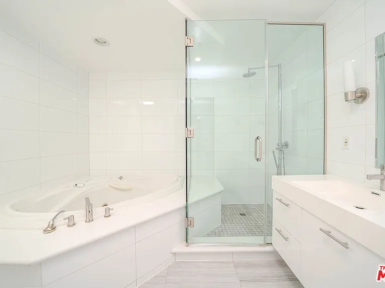 702 S Serrano Ave #501 — Photo 23