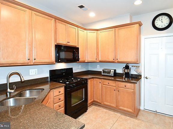 3rd image of 14472 Village High St #149