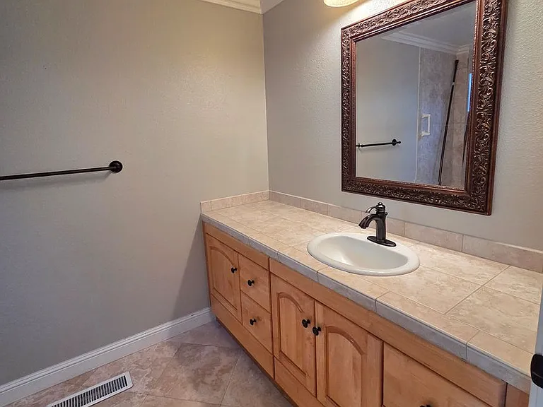565 Rolling Hills Ln — Photo 22