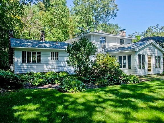 2nd image of 122 Bungalow Ave