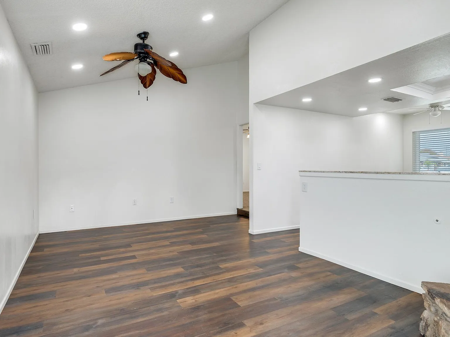 4 bed, 1839 sqft, $3,200 — Photo 3