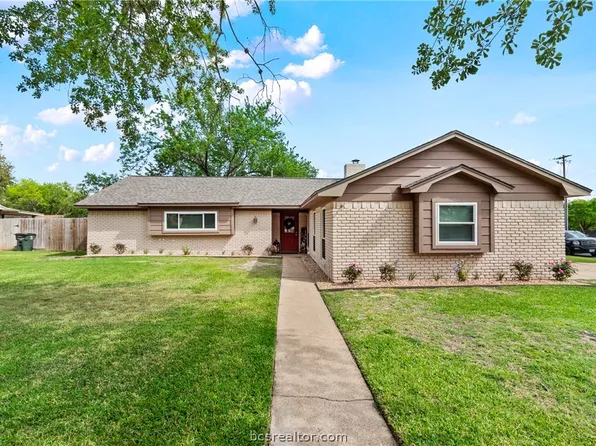 3517 Oak Hollow Dr, Bryan, TX 77802