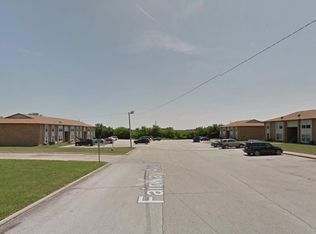 333 Fairway Dr, Monett, MO 65708