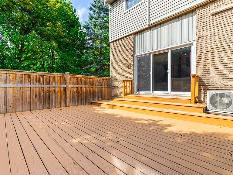 159 Sandringham Cres — Photo 18