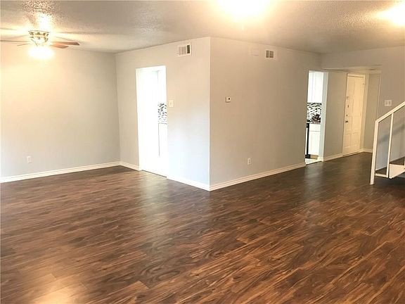 2nd image of 3022 E Park Dr