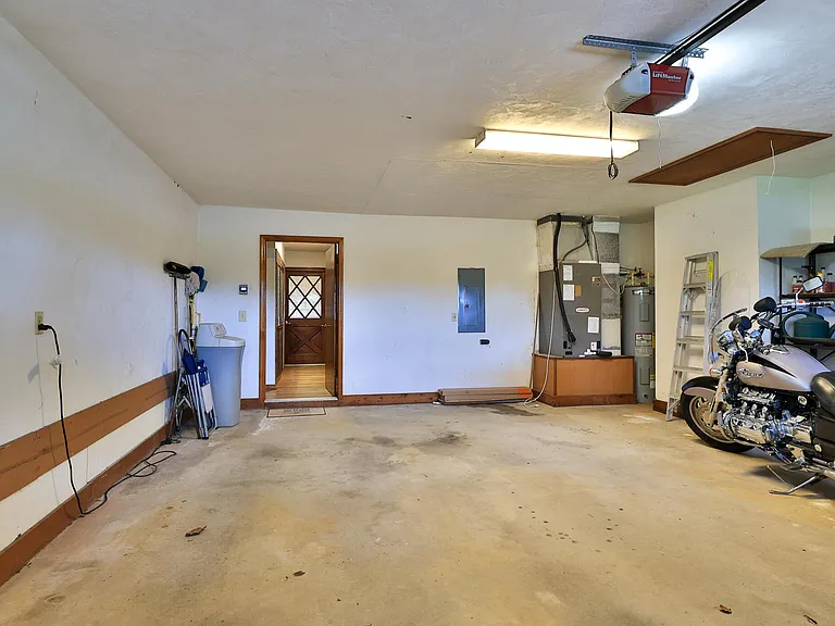 1807 Lindbergh Ln — Photo 31
