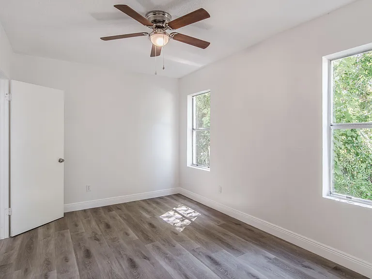 1119 S Mills Ave #A — Photo 11