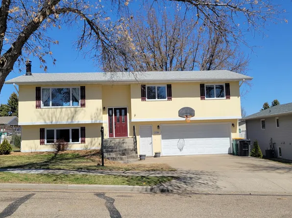 2238 Coolidge Ave, Bismarck, ND 58501