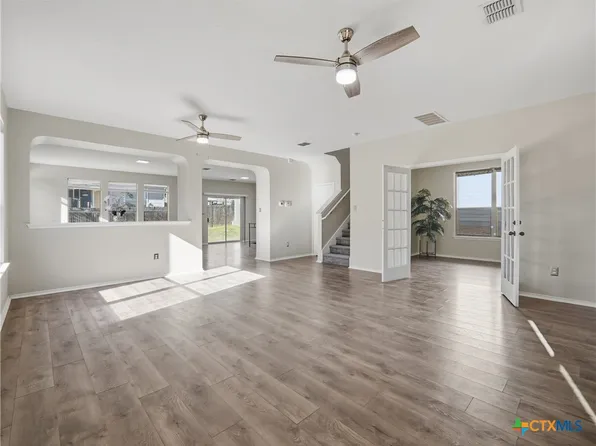 5744 Columbia Dr, Schertz, TX 78108