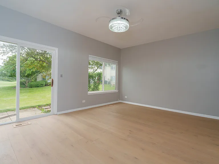 1039 Woodview Ct — Photo 5