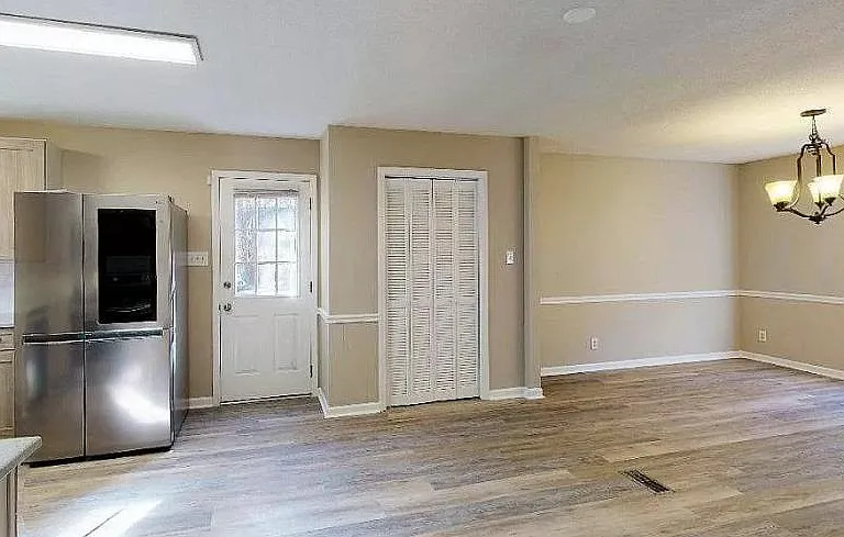 421 Constitution Dr — Photo 16