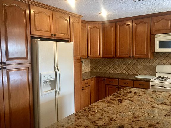 2nd image of 6905 Palestine St #B