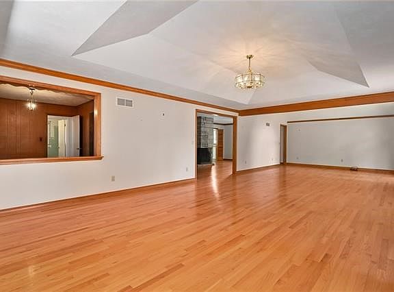 3rd image of 5233 Reinhardt Dr