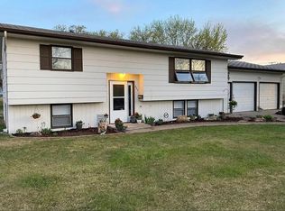 423 3rd Ave N, New Rockford, ND 58356