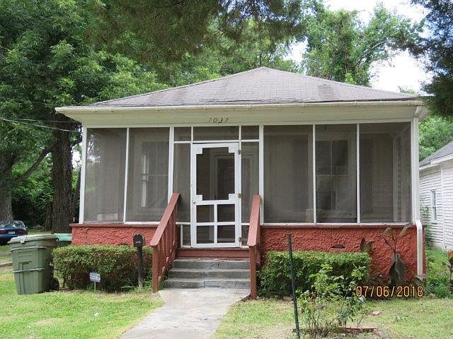 1st image of 1037 Henley St